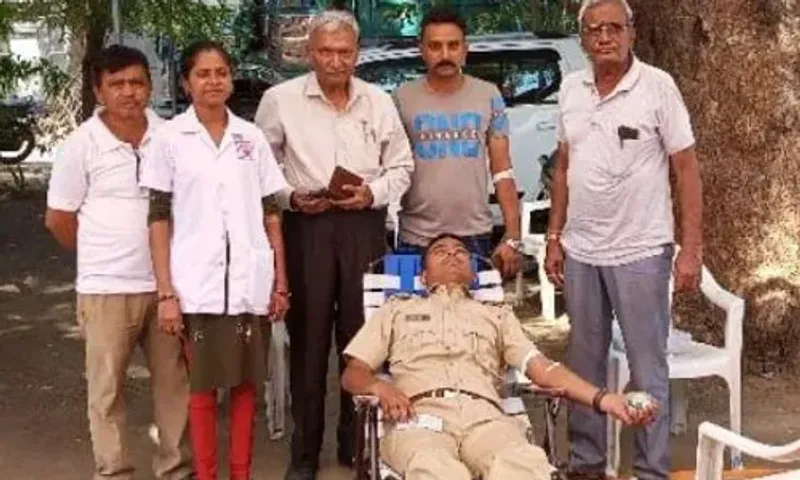 ભરૂચ : રાજપારડી પોલીસ મથકે યોજાય રક્તદાન શિબિર, 55 યુનિટ રક્ત એકત્ર કરાયું...