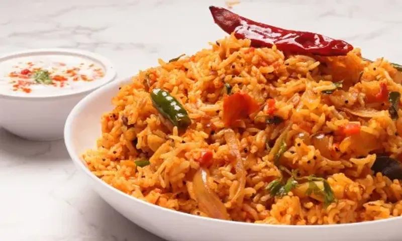 બપોરના ભોજનમાં બનાવો આ ટેસ્ટી ટામેટાં પુલાવ, જાણો સરળ રેસીપી....