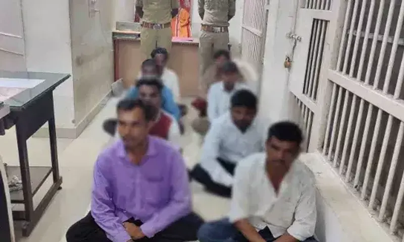ભરૂચ: નેત્રંગ પોલીસે હાથાકુંડી ગામે ચાલતા જુગારધામ પર પાડ્યા દરોડા,8 જુગારીઓની ધરપકડ