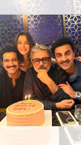 Ranbir Kapoor Alia Bhatt Vicky Kaushal and Many More Attend Sanjay Leela Bhansali Birthday Party (3)