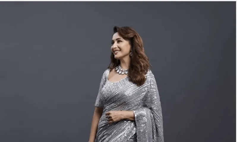 कोरोना वैक्सीन की दूसरी डोज़ लेने के बाद काम पर वापस लौटी Madhuri Dixit