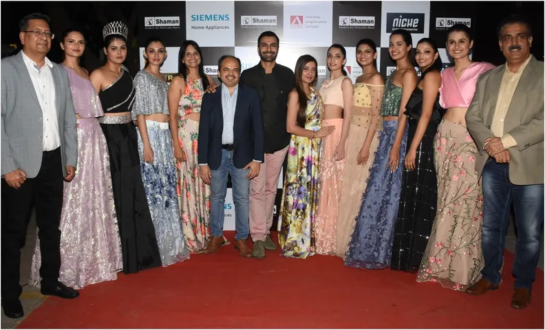 शमन व्हील्स और मर्सिडीज-बेंज इंडिया की 10 वीं वर्षगांठ का जश्न निशा हराले द्वारा क्यूरेट किए गए एक फैशन शो के साथ