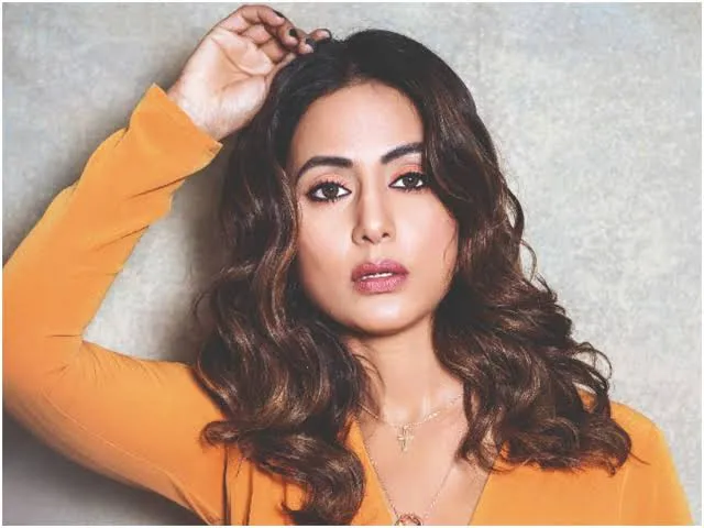 Hina Khan हुई कोरोना से संक्रमित, हाल ही में पिता का हुआ था निधन