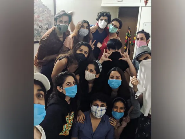 शनाया ईरानी ने शेयर की गौतम हेगड़े की बर्थडे फोटो, नहीं दिखी सोशल डिस्टेंसिंग