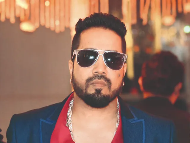 Mika Singh ने प्रदर्शन कर रहे किसानों के लिए भेजी हजारों पानी की बोतलें
