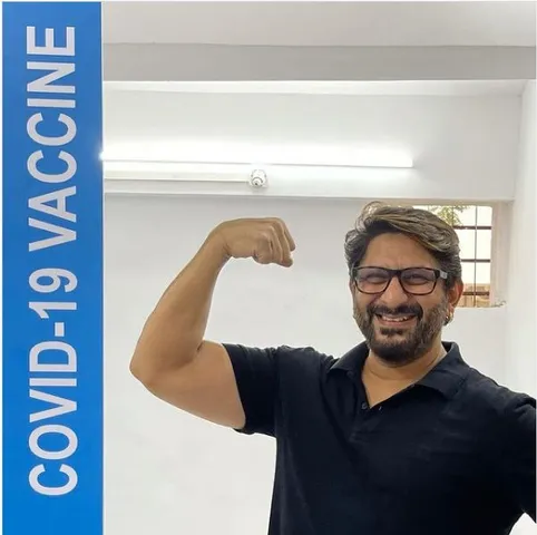 Arshad Warshi ने लगवाई कोरोना वैक्सीन, कहा-"वैक्सीन लगाओ, इम्यूनिटी बढ़ाओ"