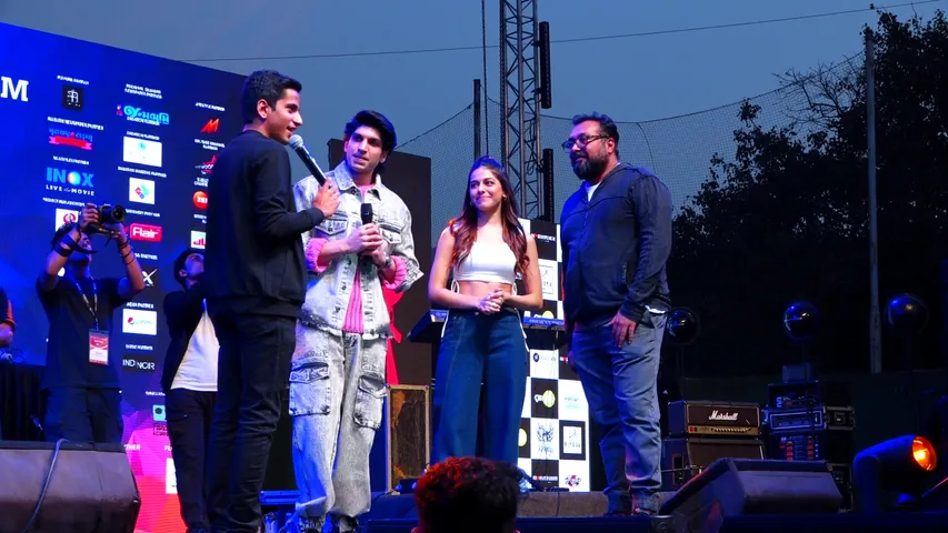 Anurag Kashyap, Alaya F और Karan Mehta ने कॉलेज के एक लोकप्रिय कार्यक्रम में डीजे मोहब्बत के साथ अपनी आगामी फिल्म का प्रचार किया
