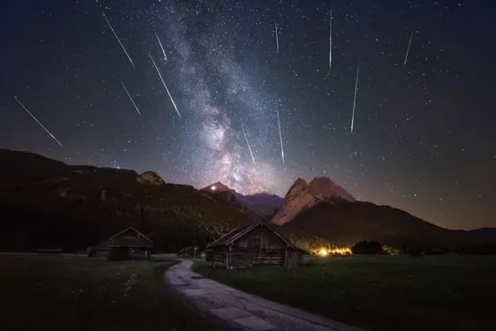 Unique Meteor Shower 