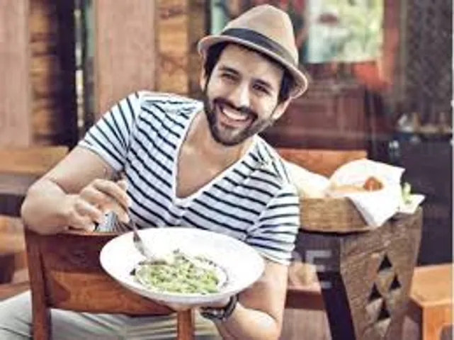 Fan edits make Kartik Aaryan wonder the amount of food he consumes !