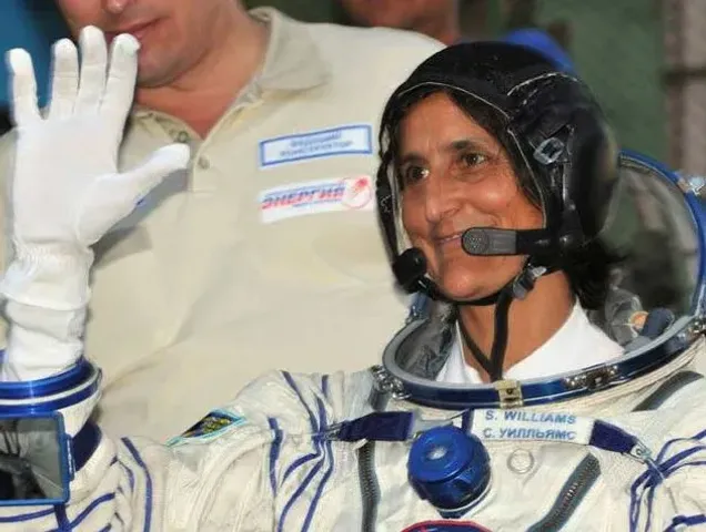 🔴Chandrayaan-3 Live Updates : చంద్రయాన్ 3 సూపర్ సక్సెస్  సెలెబ్రేషన్స్.. రియాక్షన్స్.. !