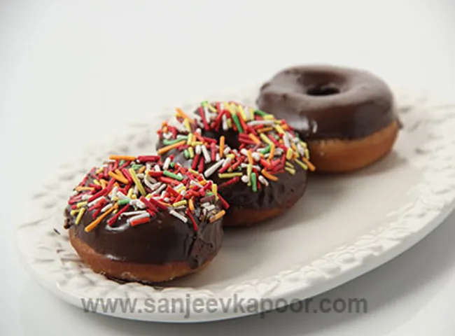 ऍगलेस चॉकोलेट कोटड डोनट्स  