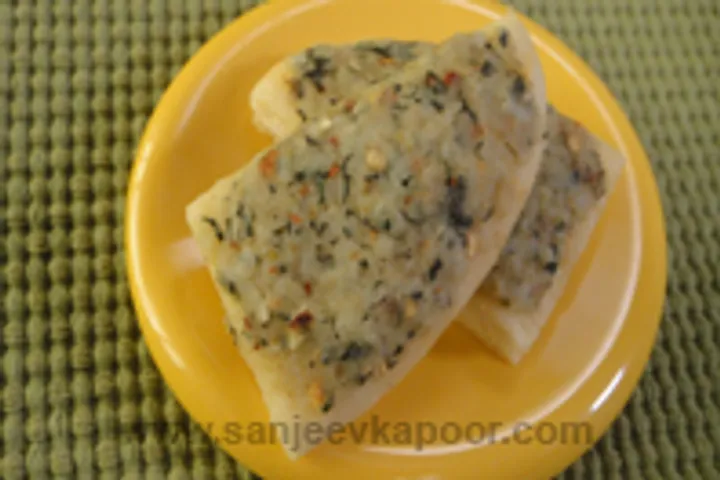 चीज़ी पिटा ट्रायएन्गल्स