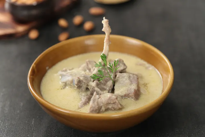 Safed Salan - YT