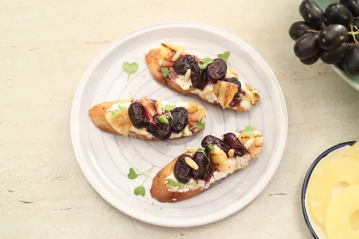 Grape and Cheese Bruschetta - YT
