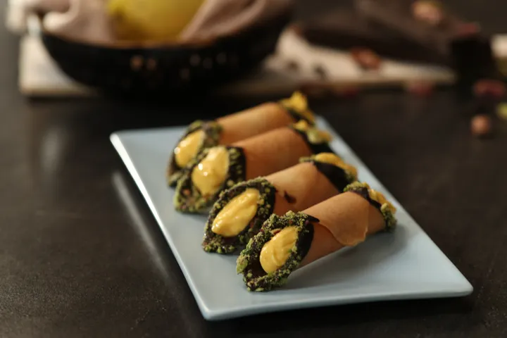 Aamrakhand Cannoli - YT