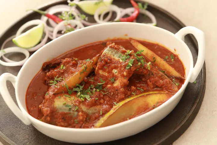 Bangda Curry with Raw Mango - YT