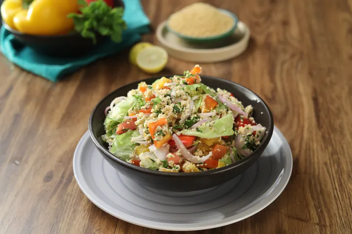 Lapsi aur Shimla Mirch Salad