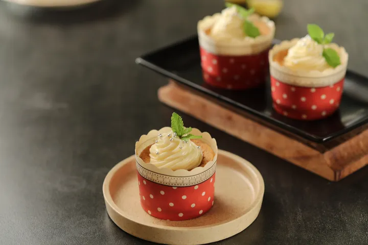 Eggless Lemon Cupcakes - YT
