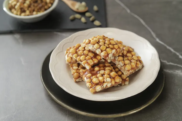 Chana aur Gud Ki Chikki 1 - YT