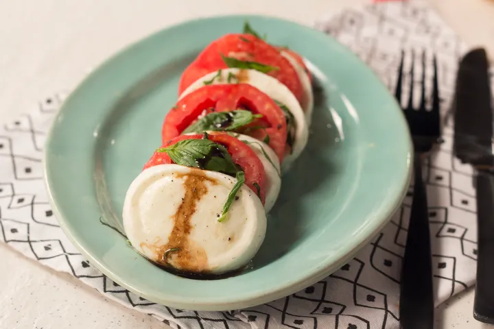 Tomato Mozzarella Salad - YT
