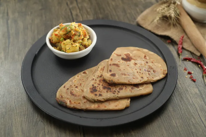 Achari Mirch Ka Parantha 1