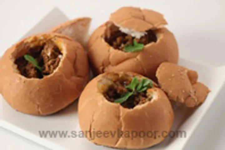 Masala Keema Buns