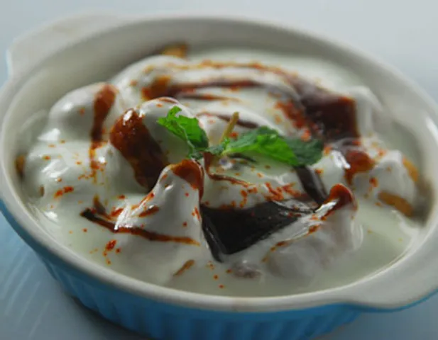 Teen Dal Ke Dahi Bhalle