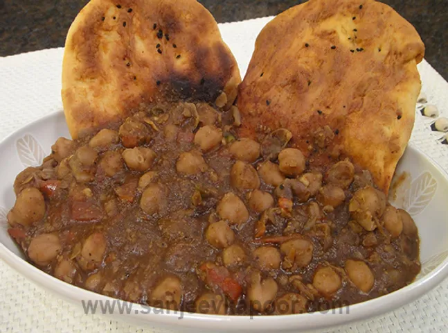 Bheeghe Kulche Chole