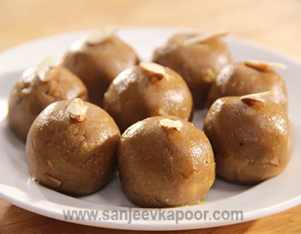 Sattu aur Mawa Laddoo