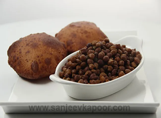 Kale Chane with Rajgira Poori
