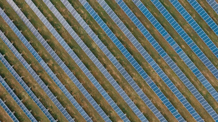 Peacock Solar powered an ExxonMobil facility, generating 360,000 MWh yearly and cutting 256,000 metric tons of emissions. 
