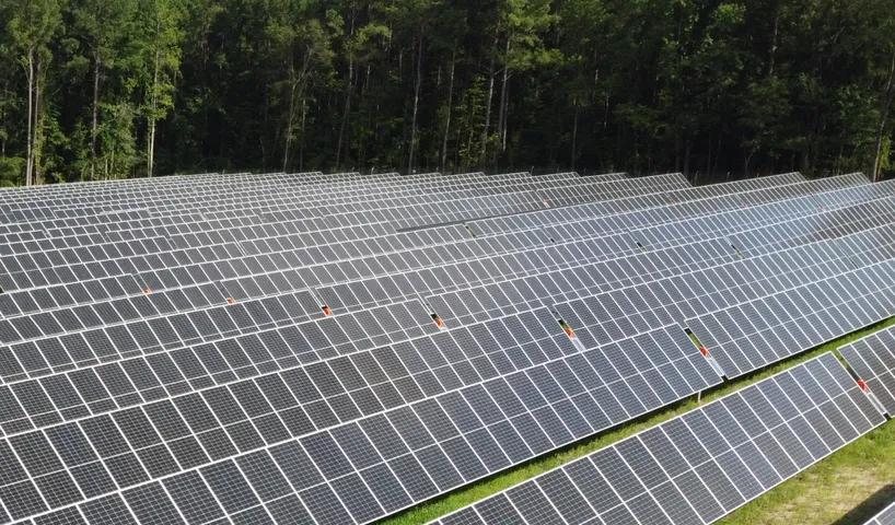 Headwater Energy's Gum Swamp Solar project in North Carolina provides clean energy for 17,000 households, with land secured by SolaREIT. 