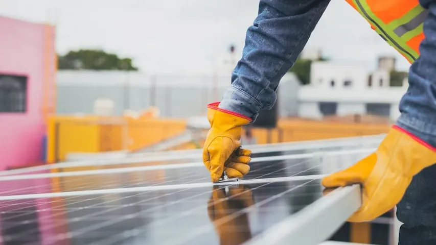 GCCI calls for policy amendments as Gujarat’s INR 10 lakh per MW penalty on surrendered TFR capacity makes solar adoption costly for industries. 