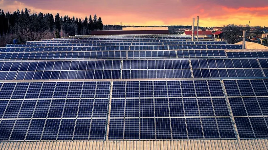IntelliFLEX supports seamless DER aggregation, forecasting, and AI-driven load balancing for utility-wide grid modernization. 