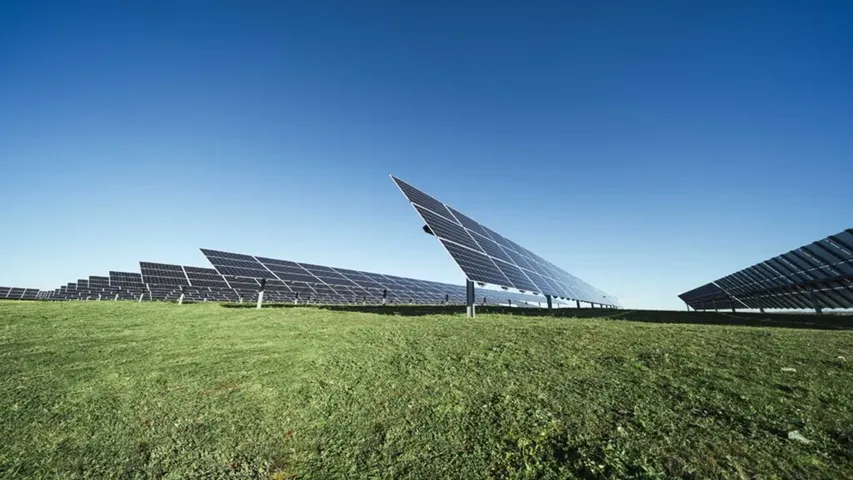 The Axedale project, expected to generate 369,459 MWh annually, has completed permitting steps, and Baker & McKenzie advised FRV on its acquisition.  
