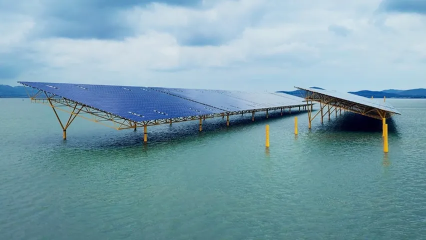 The 1.15 GW offshore project is split into 600 MW and 550 MW phases, targeting 1.92 billion kWh output and $100 million revenue annually. 