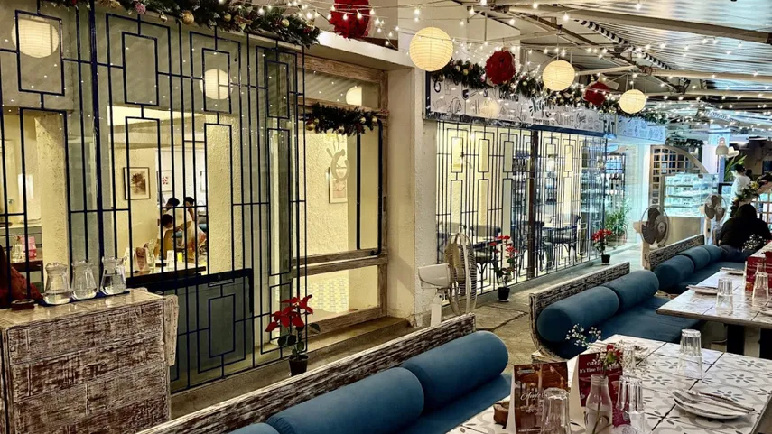 Cafe Out of the Blue live screening