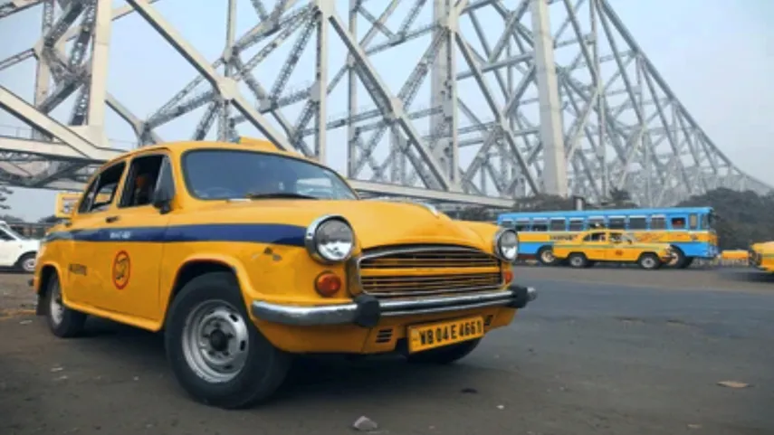 ambassador taxi in Kolkata Howrah Bridge