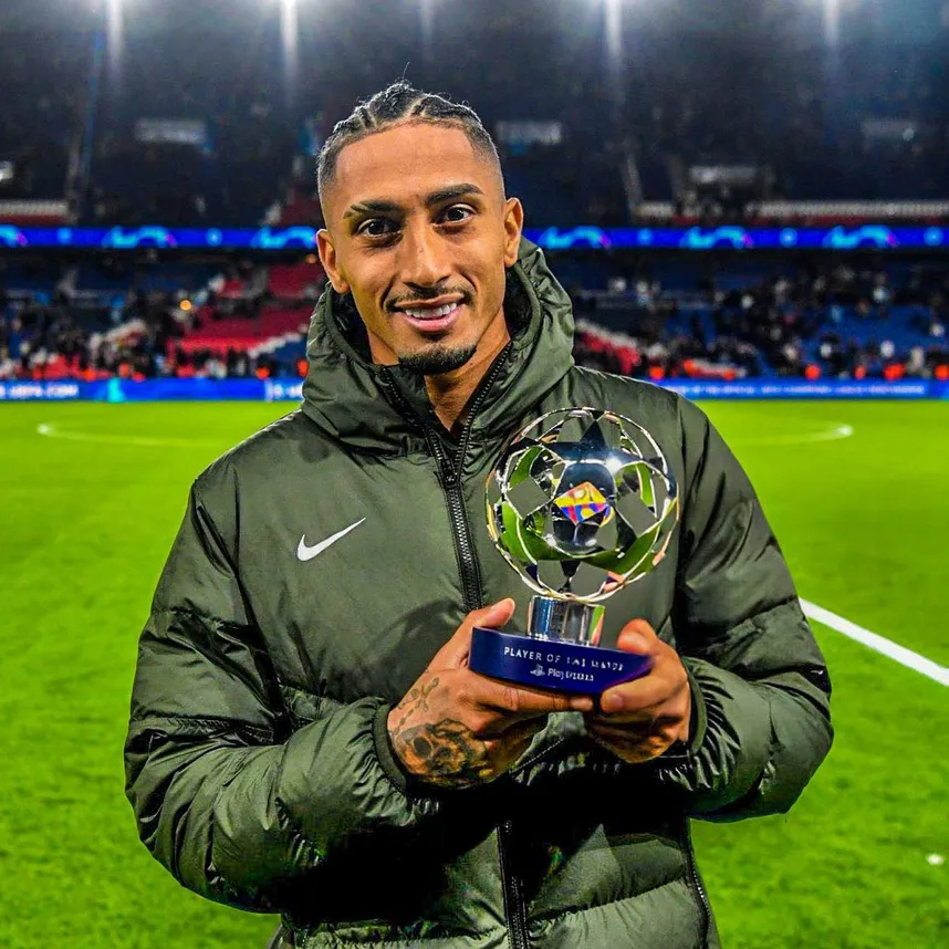 Raphinha won the player of the match award in the PSG vs Barcelona UCL Quarter-final in Paris | sportzpoint.com