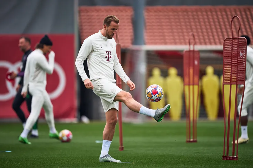 Real Madrid vs Bayern: Harry Kane in training