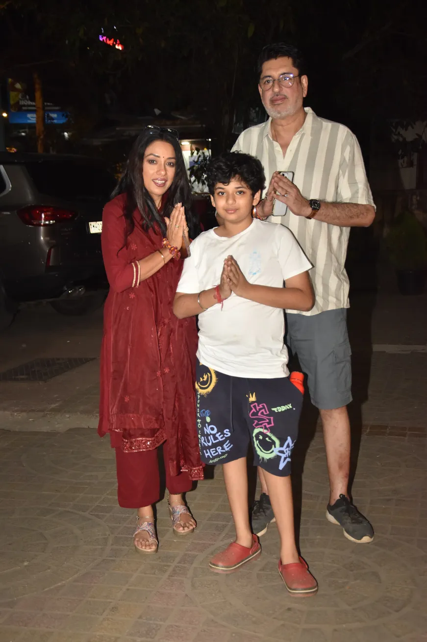 Rupali Ganguly enjoys movie outing with husband after stepdaughter's viral  posts - India Today