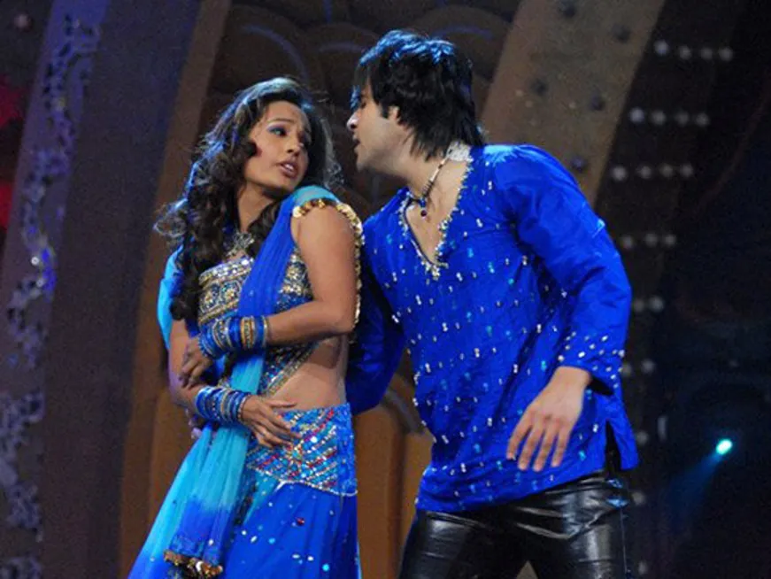 Madhuri judges at Nach Baliye 3 | Photo Of Kashmira Shah,Krishna Abhishek  From The Madhuri Dixit on Nach Baliye 3 Images - Bollywood Hungama