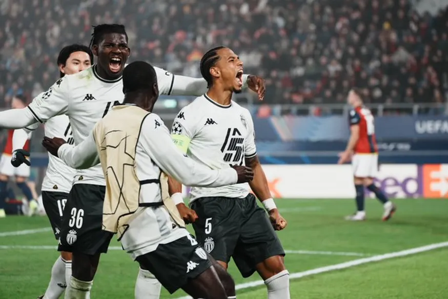 Monaco Captain Kehrer celebrates goal against Bologna- Sportz Point.com