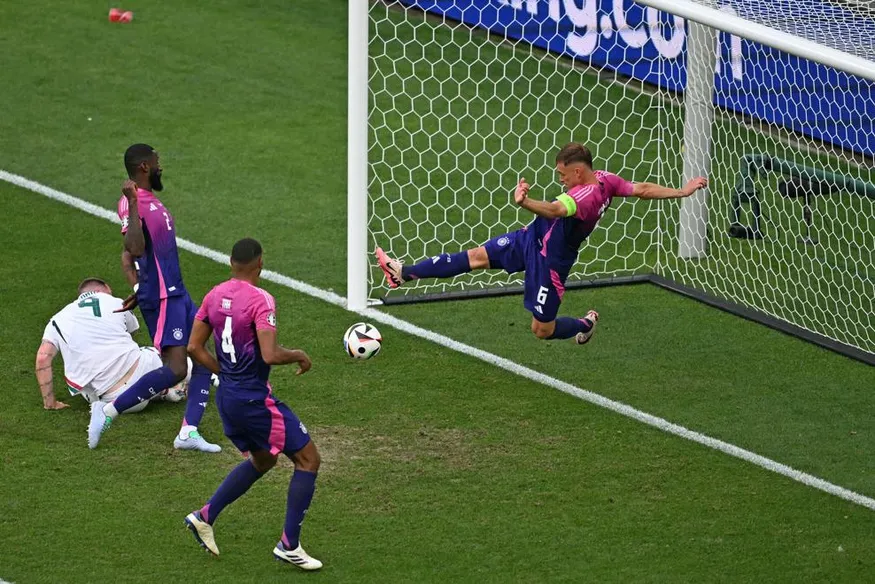 Kimmich blocks a shot in the goal line - sportzpoint.com
