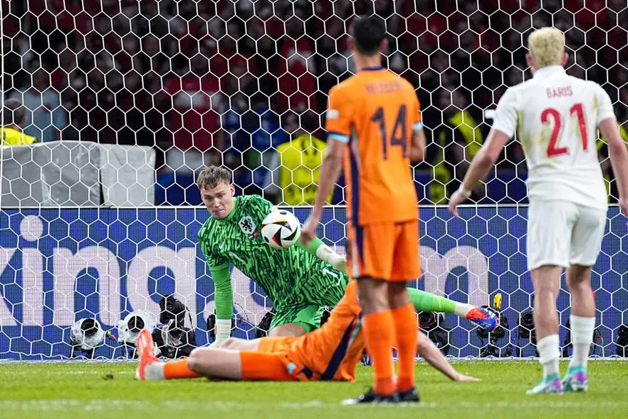 Verbruggen makes a great save  - sportzpoint.com