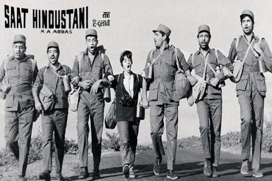 52 years of saat hindustani: Amitabh Bachchan's first film Saat Hindustani  was released 52 years ago on this day, got 5 thousand fees | शहंशाह के  इंडस्ट्री में 52 साल पूरे: 52