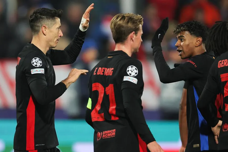 Crvena Zvezda vs Barcelona UEFA Champions League 2024/25 LIVE | Barcelona take the lead back via Lewandowski | ZVE 1-2 BAR - sportzpoint.com