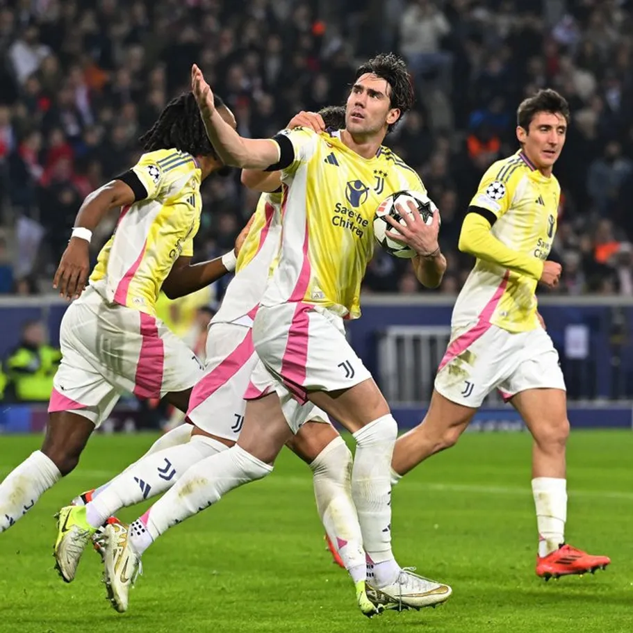 Juventus celebrate a goal against Lille in the Champions League- Sportz Point.com