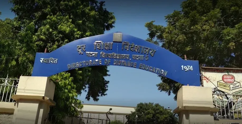 छात्रों का पलायन अच्छी शिक्षा व्यवस्था नहीं होने की वजह से 