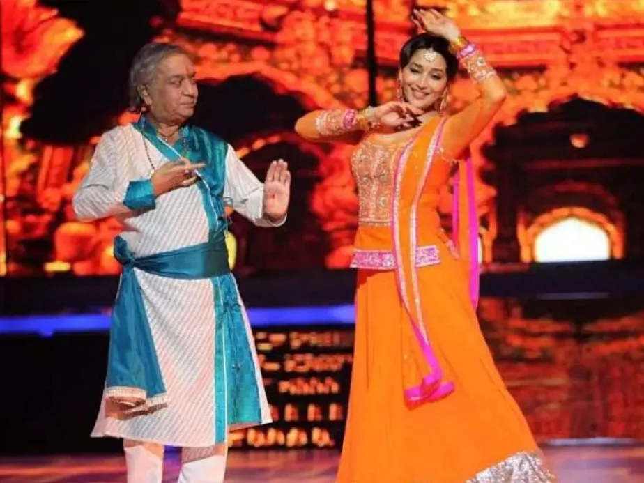 स्मृति चिन्ह में: दुखी माधुरी दीक्षित ने बिरजू महाराज को श्रद्धांजलि अर्पित  की, कहा कि वह उनके गुरु, उनके दोस्त थे जिन्होंने उन्हें नृत्य ...